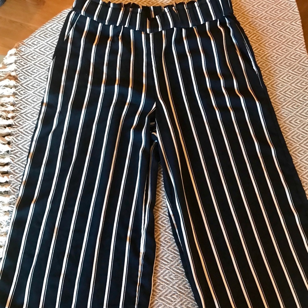 H&M Wide-legged cropped pants